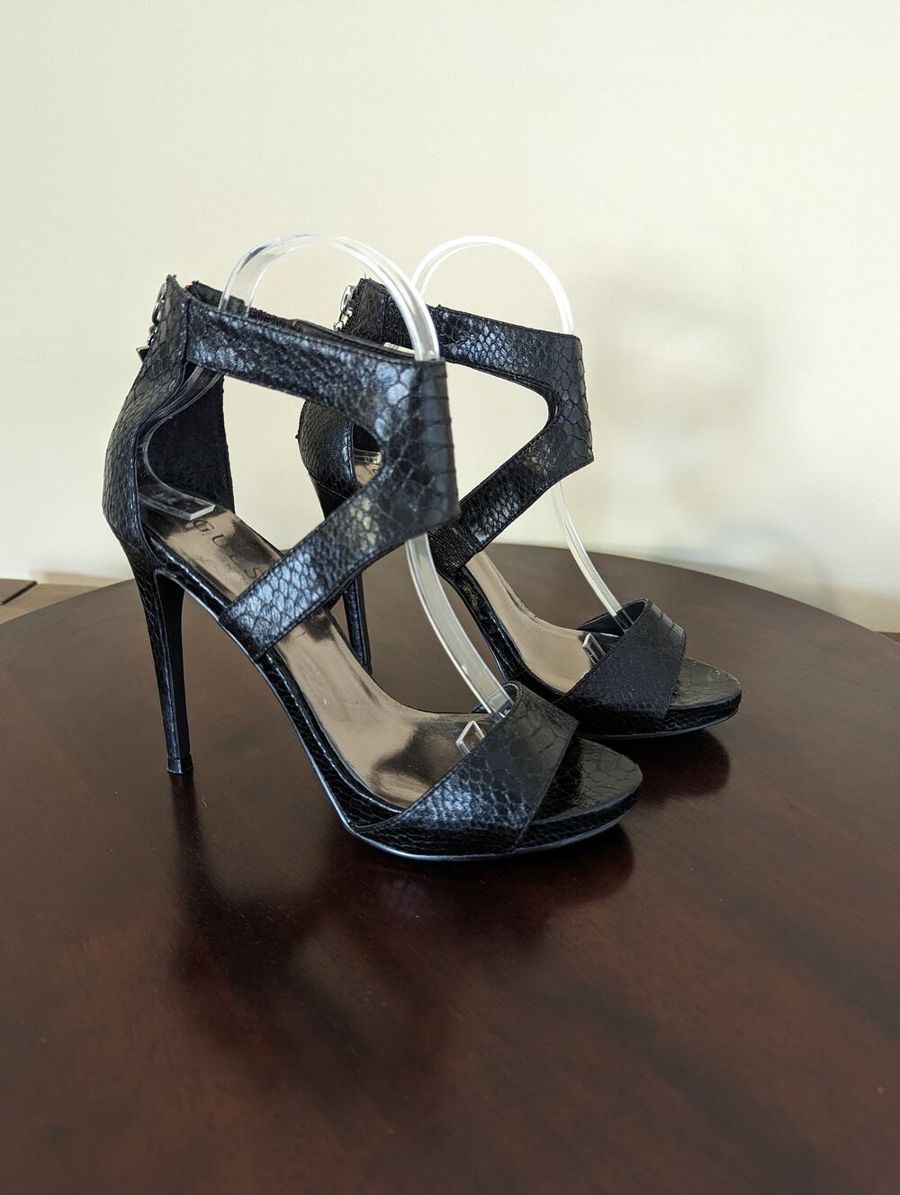 Guess Faux Snake Skin Black Back Zip Up 4.5in Heels Size 7